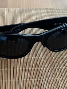 Shevoke Jen Sunglasses - Black